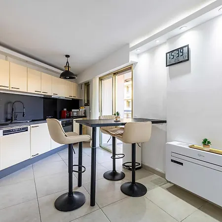 With Terrace And Sea View 2min From The Daire Antibes